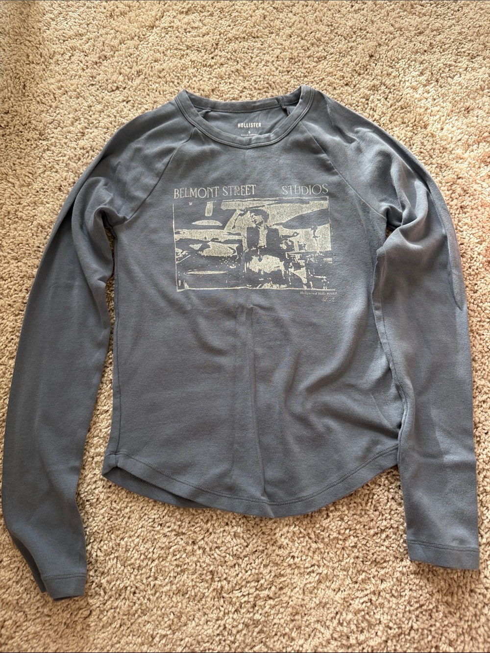 Hollister women’s Long-Sleeve Graphic Tee in Slate